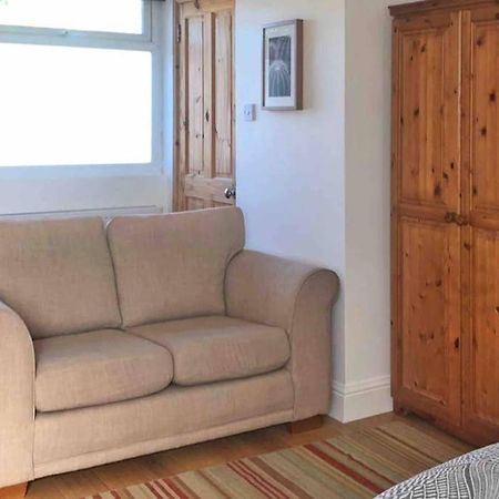 Modern Studio Apartment Near Town Centre Poole Buitenkant foto