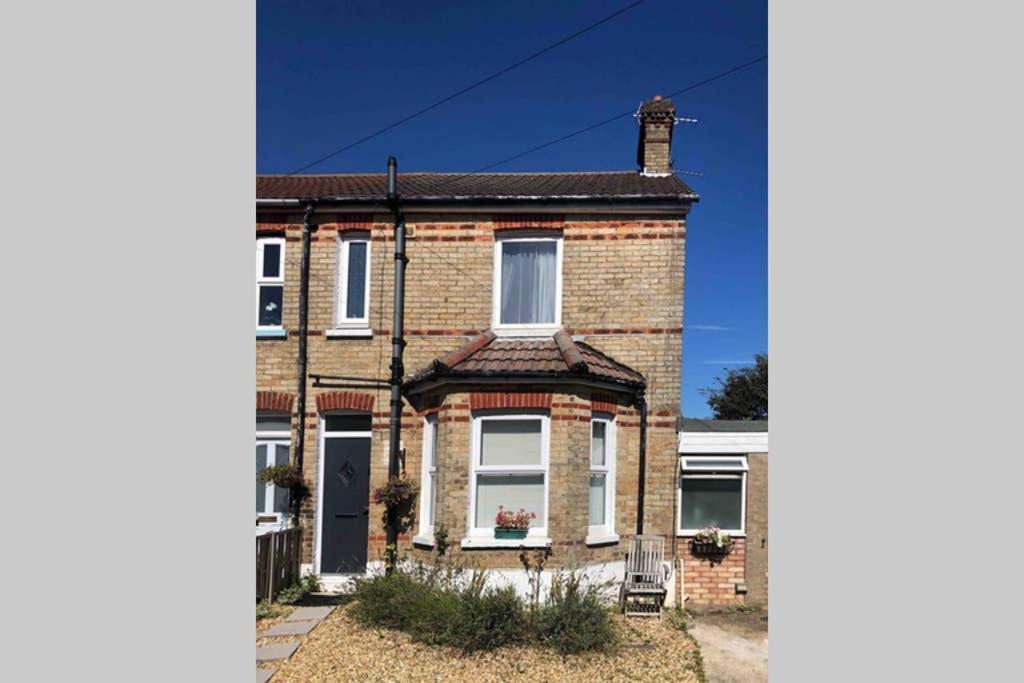 Modern Studio Apartment Near Town Centre Poole Buitenkant foto