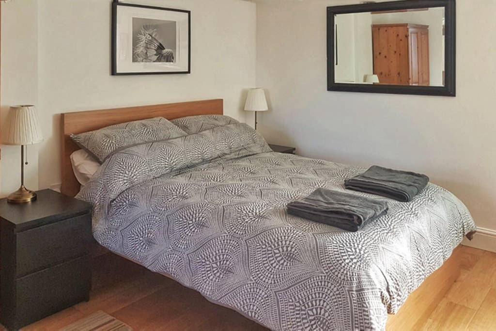 Modern Studio Apartment Near Town Centre Poole Buitenkant foto
